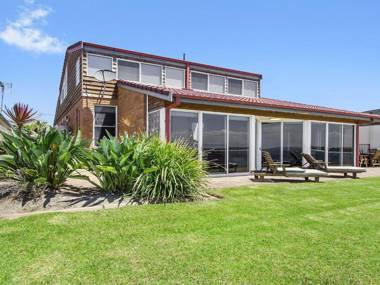 Penguin Head Retreat - Lazy Sunday Checkout