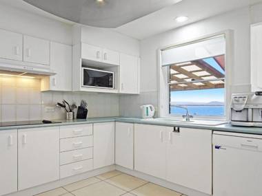 Penguin Head Retreat - Lazy Sunday Checkout