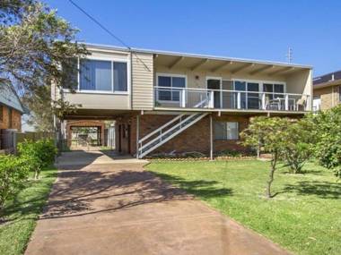 Dolphin Breeze - fully fenced and pet friendly