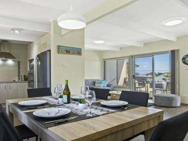 Dolphin Breeze - fully fenced and pet friendly