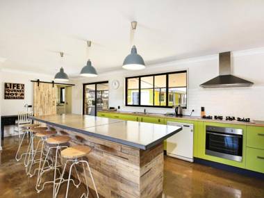 Aloha - Pet & Family Friendly - 10 Min Walk to Beach