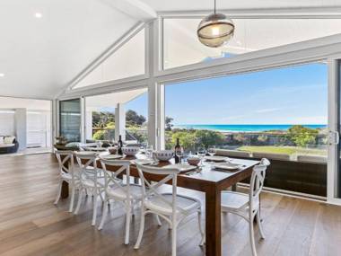 Dayz Dreamin - pool gas fireplace and beachfront