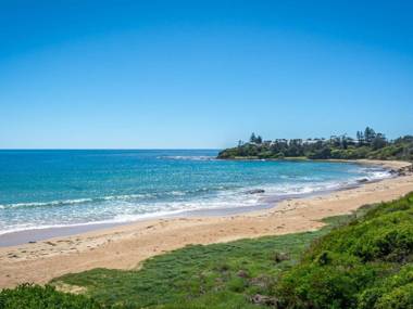 Sanctuary on the Bay - fish or kayak from the yard