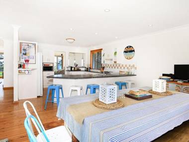 Shores - Pet-Friendly - 1 Min Walk to Beach