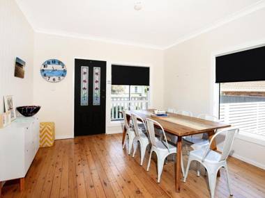 Tilly's Retreat - Pet Friendly - 3 Min Walk to Beach