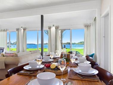 Noddys Riverside - STAY three nights PAY the third night fifty percent OR Lazy Sunday late checkout