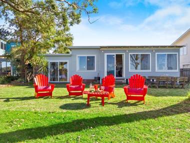 Noddys Riverside - STAY three nights PAY the third night fifty percent OR Lazy Sunday late checkout