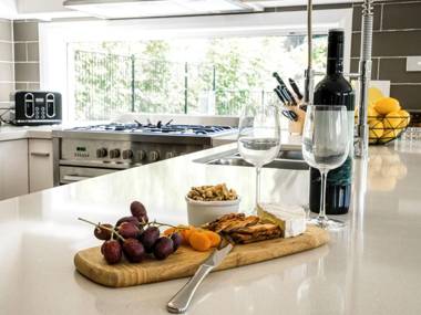 Blissful Bungalow - STAY three PAY two OR Lazy Sunday checkout