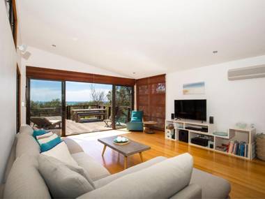 Illaroo I Absolute Waterfront with Spa