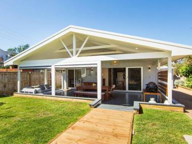 Spinnaker - Family Getaway - 2mins Walk to Beach