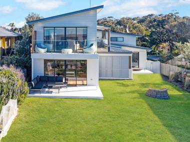 BEACH PERFECT Culburra Beach 4pm Check Out Sundays except Peak Season