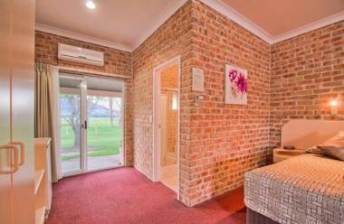 Gloucester Country Lodge Motel