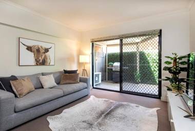 Stylish 3 bed 300m to the beach Wifi Parking Glenelg South