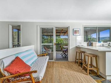 TREETOPS AT WERRI BEACH Gerringong 4pm Check Out on Sundays