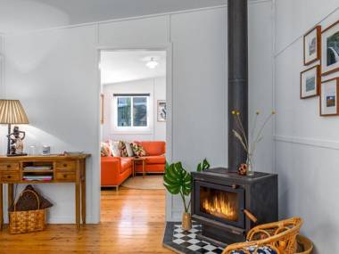 NIRVANA SEASIDE COTTAGES Werri Beach Gerringong 4pm check out Sunday