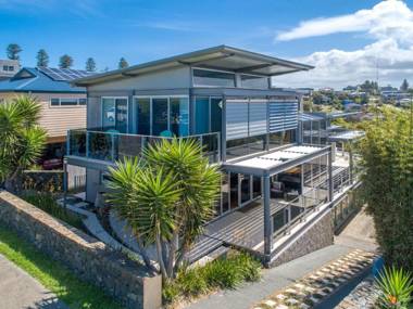 TASMAN DRIVE Gerringong 4pm check out Sundays