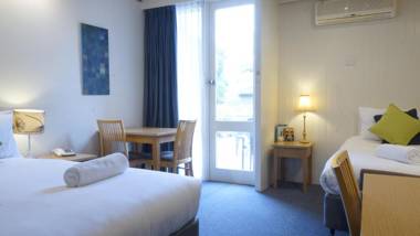 Parkwood Motel & Apartments