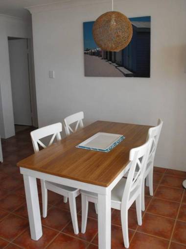 Beachpoint Unit 202 28 North Street