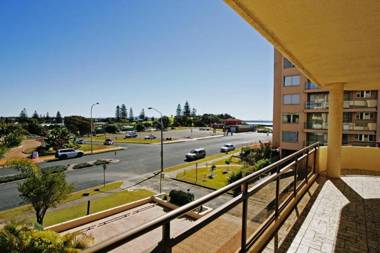 Sandbar Unit 203 1-3 Head Street