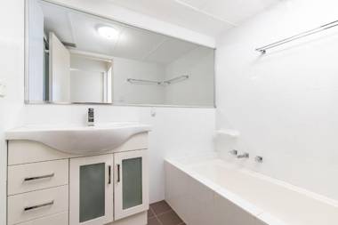 Beachpoint Unit 402 28 North Street