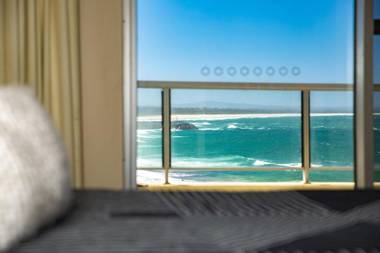 Beachpoint Unit 402 28 North Street