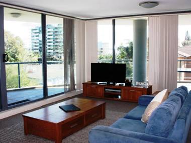 Twin Pines 401 - CBD Location