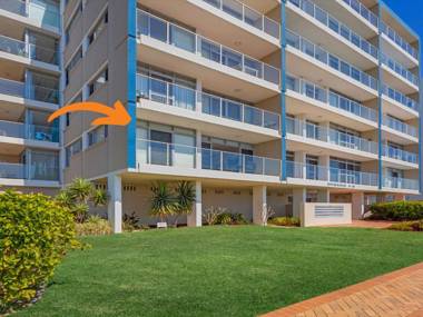 Oceanic 2 - On Main Beach!