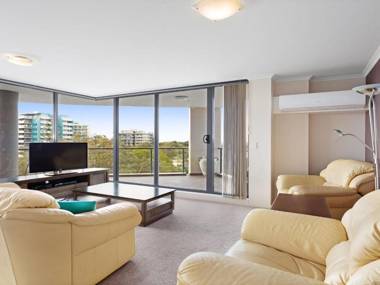 Twin Pines 602 - CBD Location