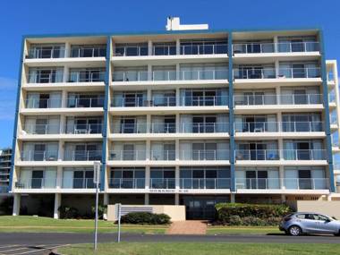 Oceanic 28 - On The Beach!