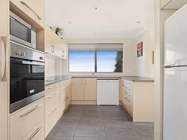 Boulevarde 2 - Pebbly Beach