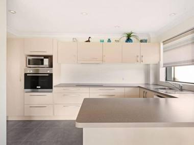 Boulevarde 2 - Pebbly Beach