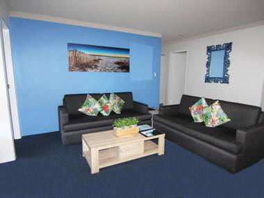 Breakers 10 - Main Beach Location!