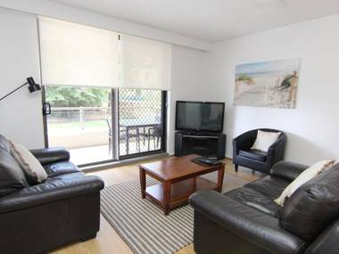 Breakers 8 - Main Beach Location!