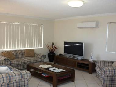 Sandpebbles 1 - Pebbly Beach