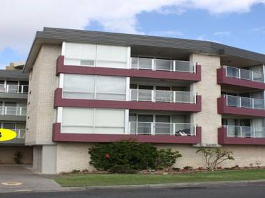 El Sandi 3 - On The Beach!