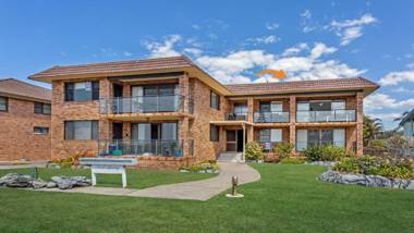 Surfspray 4 - Pebbly Beach