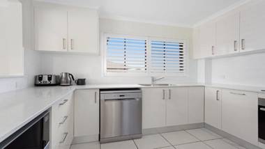 Surfspray 4 - Pebbly Beach