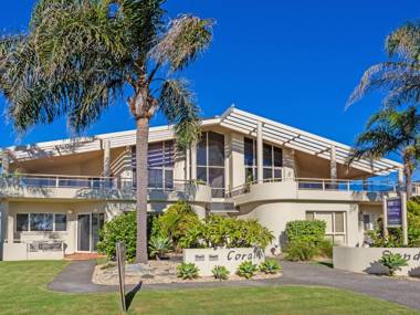 Coral Sands 3 - Pebbly Beach