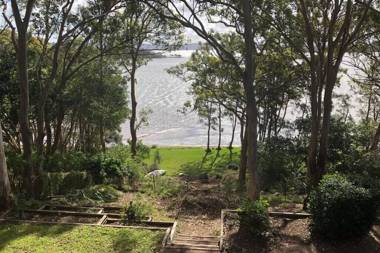 Wallis Lake Retreat-Between the ocean and the lake