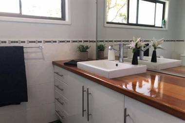 Wallis Lake Retreat-Between the ocean and the lake