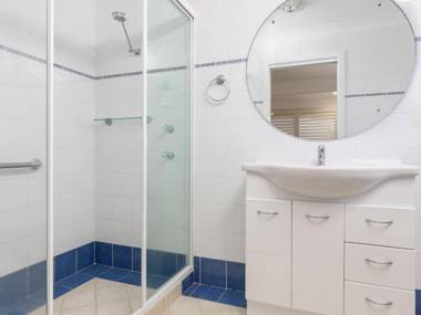 11 Lakeview Crescent