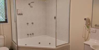 Emerald Motel Apartments