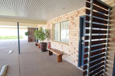 Midlander Motor Inn