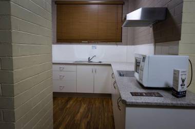 Emerald Gardens Motel & Apartments