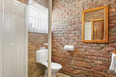 The Settlement Historic Hotel