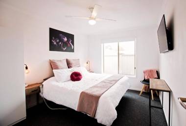 Sunny Shackell - Echuca Moama Holiday Accommodation
