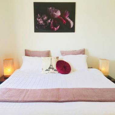 Sunny Shackell - Echuca Moama Holiday Accommodation