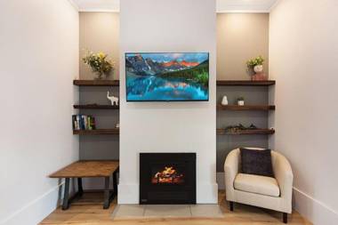 Little Hopwood Apartment No1