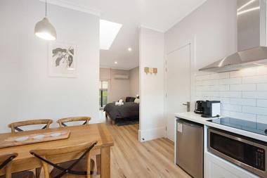 Little Hopwood Apartments No2