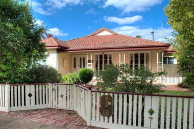 Ayr House - Echuca Holiday Homes